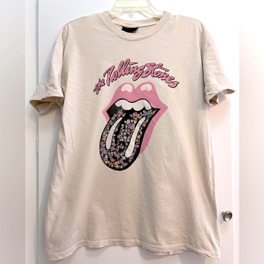👄 Rolling Stones 👄 Pink Relaxed fit boyfriend T-shirt. Size M